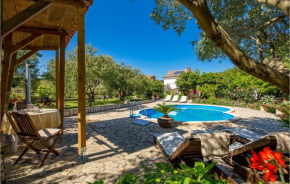 Awesome Apartment In Mundanije With Wifi